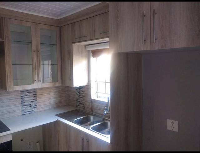 2 BEDROOM SIMPLEX FOR SALE IN ROOIHUISKRAAL NORTH